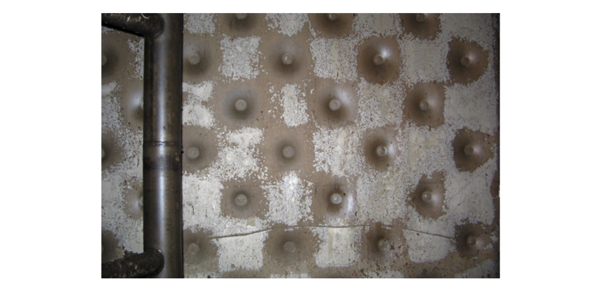 self-cleaning effect and crumbling of the plaster coating in the plate falling film evaporator.