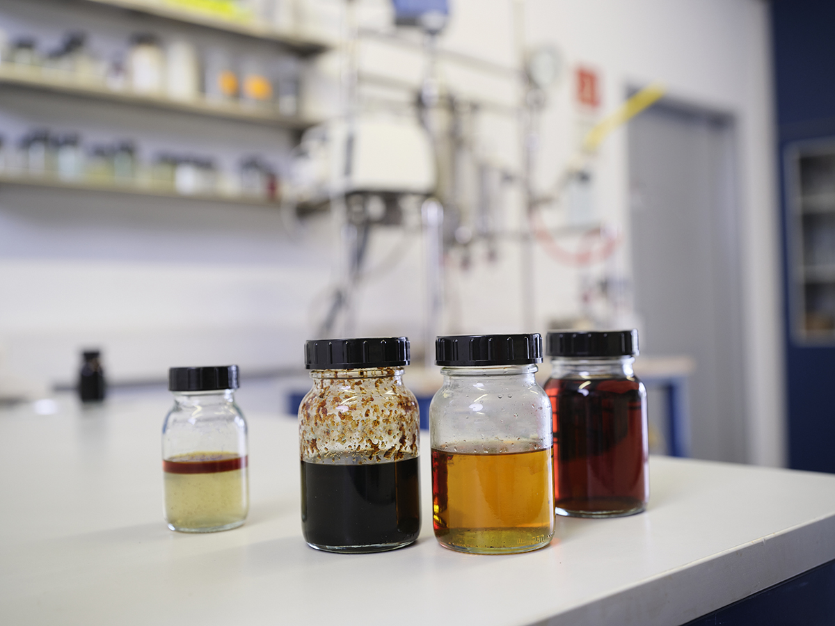Technical center - Customers receive samples for further analysis following their tests.